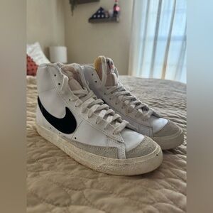 NIKE Blazer Mid ‘77